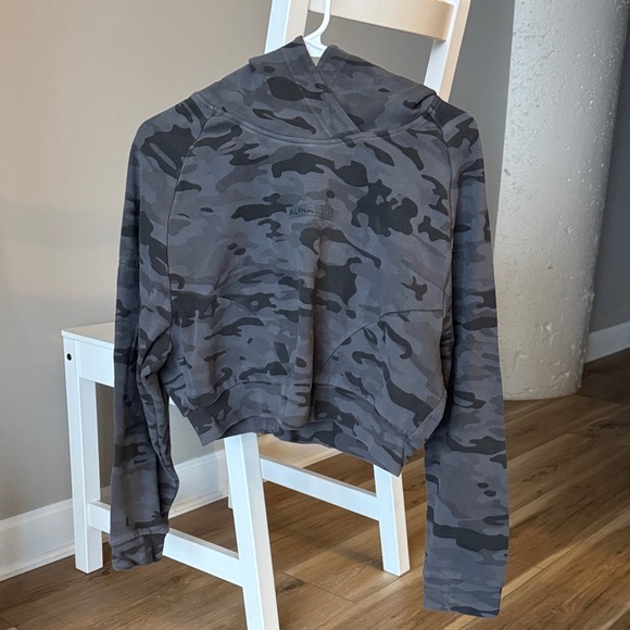 Alphalete Tops - Alphalete Cropped Hoodie